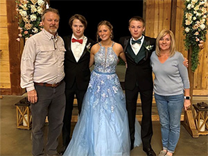 Tim, Amy, Justin, Samuel, Faith and Zachary Alderson, A-Plus Farms